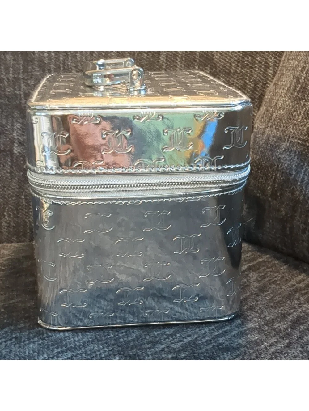 Juicy Couture Silver Metallic Make Up Train Bag Vanity Zip Case Rare